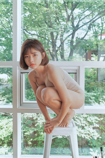 韦世豪头球破门